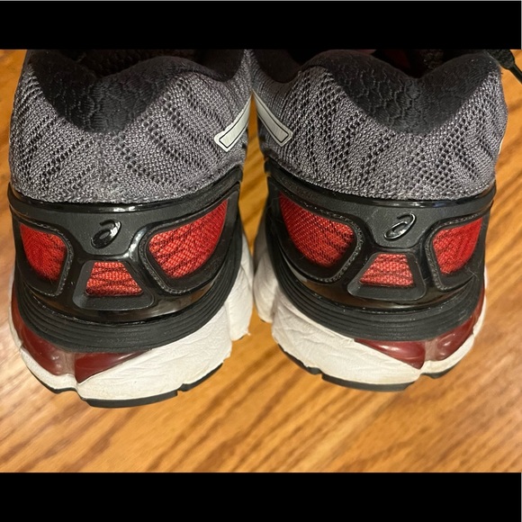 Asics Lightweight Running Shoe, Gray - Picture 4 of 5